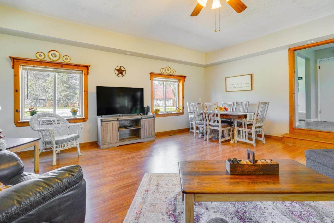 Hocking Hills Hideaway With Hot Tub And Fire Pit! Villa Logan Dış mekan fotoğraf