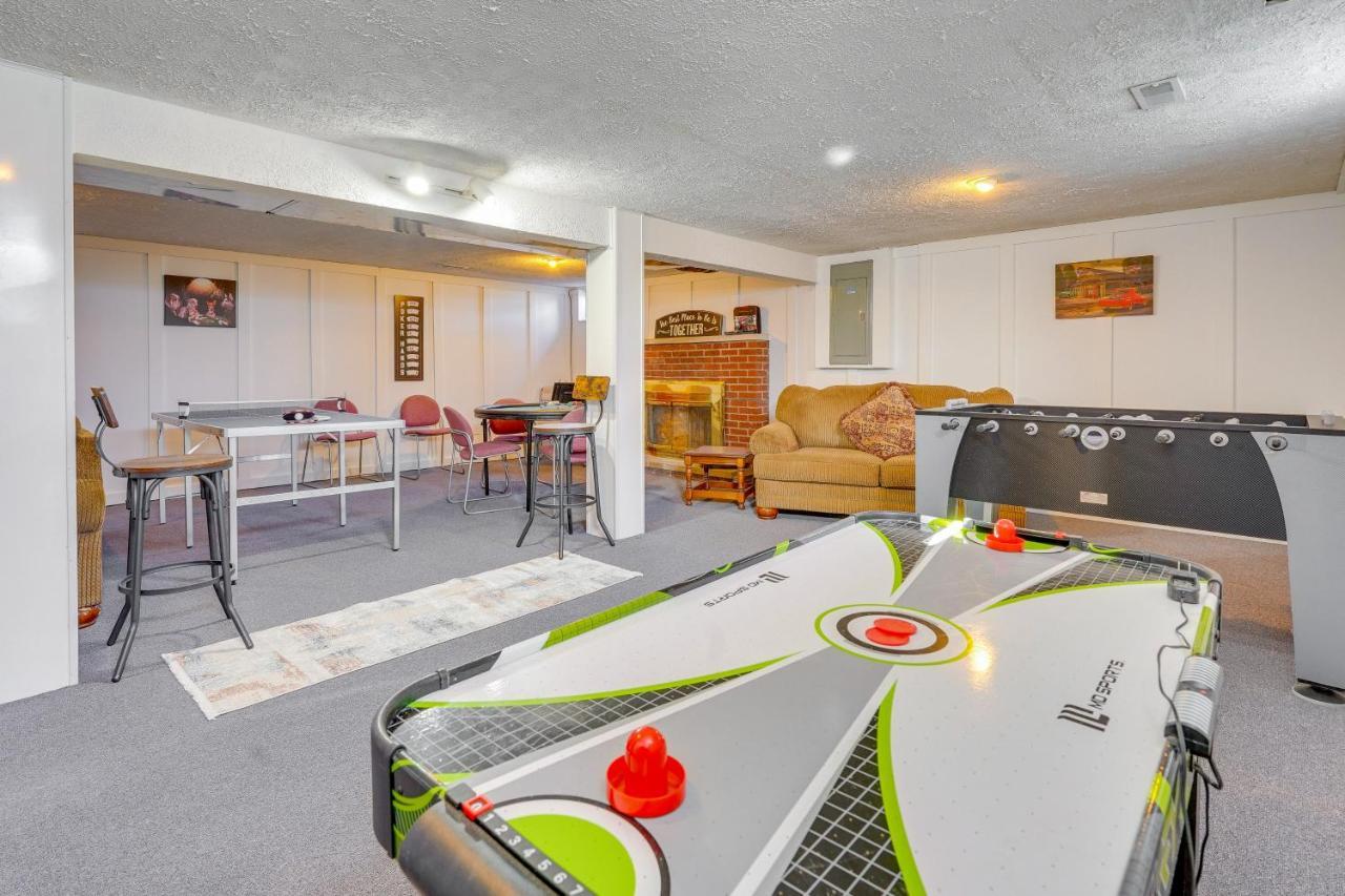 Hocking Hills Hideaway With Hot Tub And Fire Pit! Villa Logan Dış mekan fotoğraf